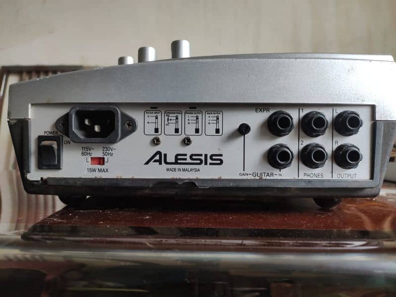 Alesis guitarist play mate 1