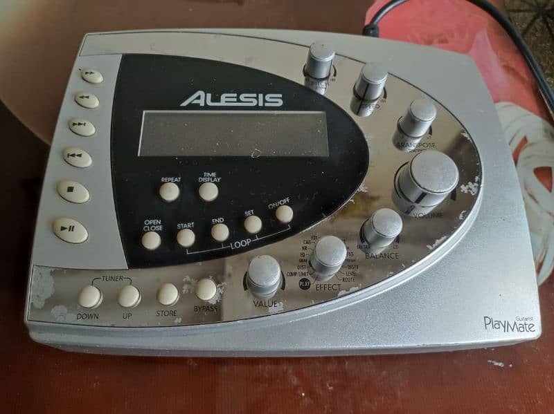 Alesis guitarist play mate 2