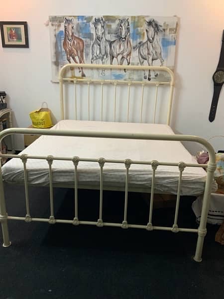 King size Iron Bed with Dico paint + Molty Form Mattress 0