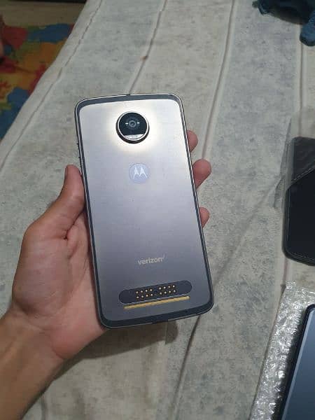 MOTOROLA Z2 PLAY (NON PTA) 4