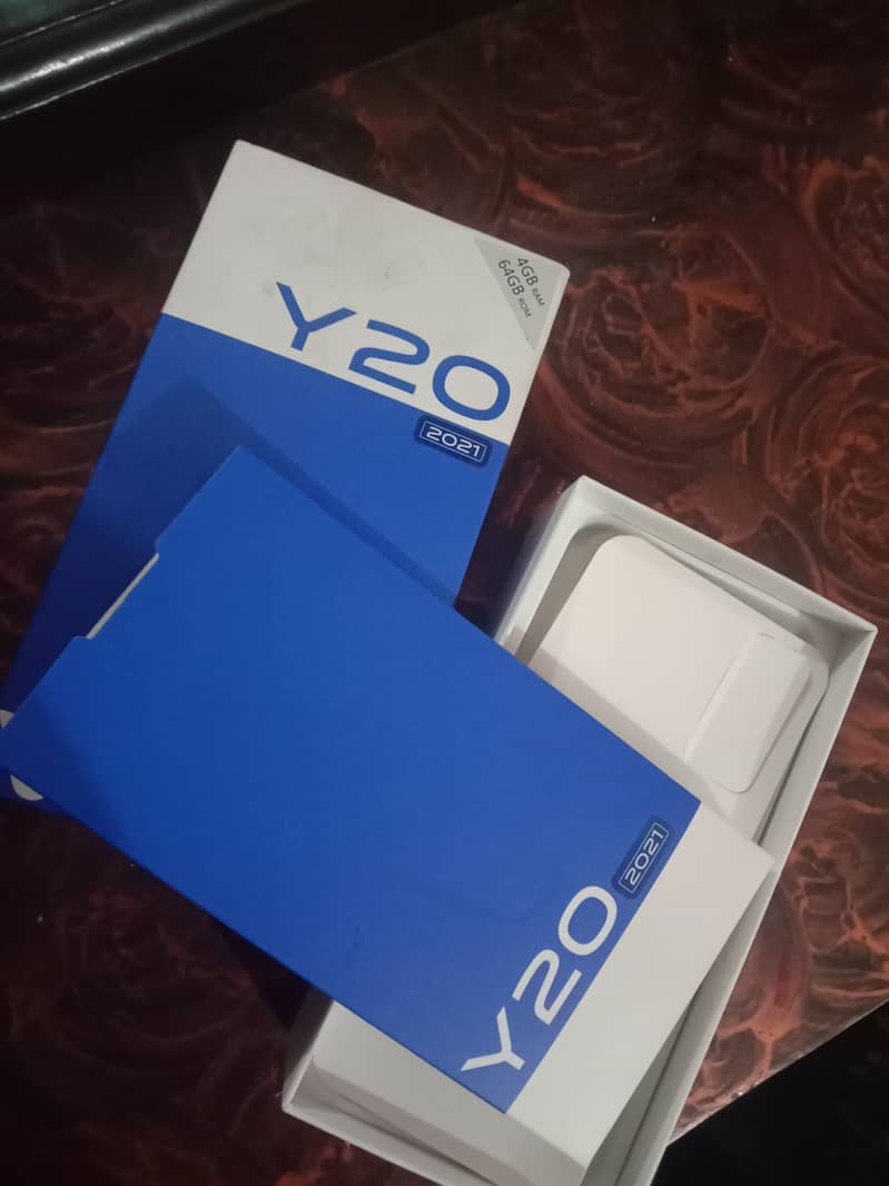 vivo y20 4.64 with box chrger ni ha  condchin 10/8 no any fulat 6