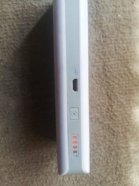 romoss power bank 10400mah new condition 1