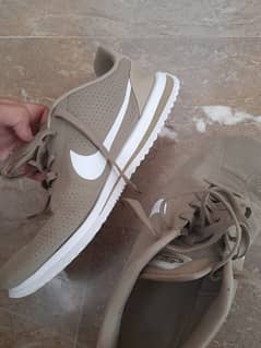 NIKE SHOES 42/43