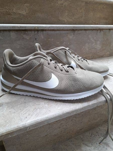 NIKE SHOES 42/43 2