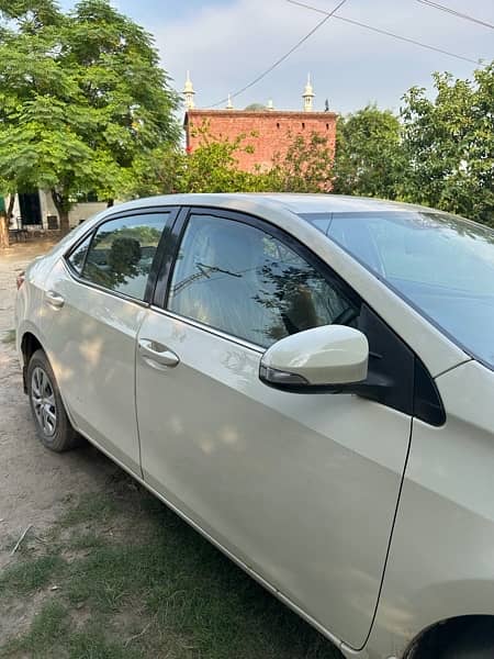 Toyota Corolla GLI 2015 sindh registered 3