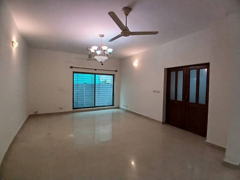 12 Marla House For Sale In Askari 10 Sector A, Lahore 0