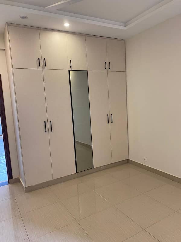 3 Bed Flat For Sale In DHA 5 Askari Heights 4 6