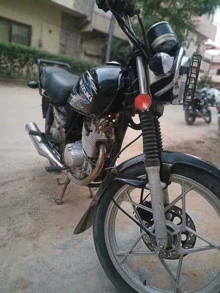 Suzuki GS 150 SE Model 2018 4