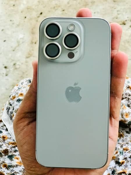 iphone 15Pro 128GB 9