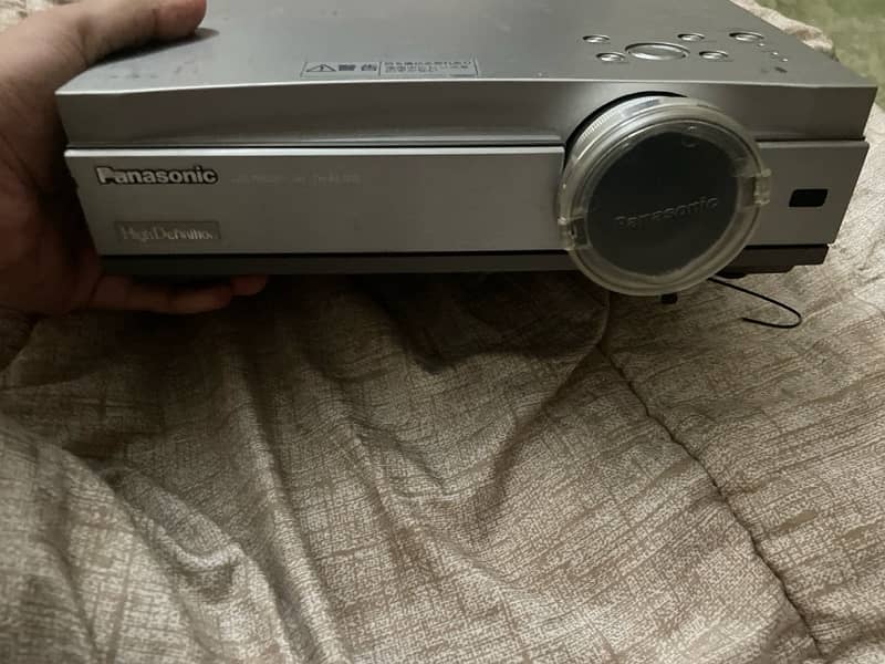 Japanese Panasonic VGA Projector 1080p HD 2