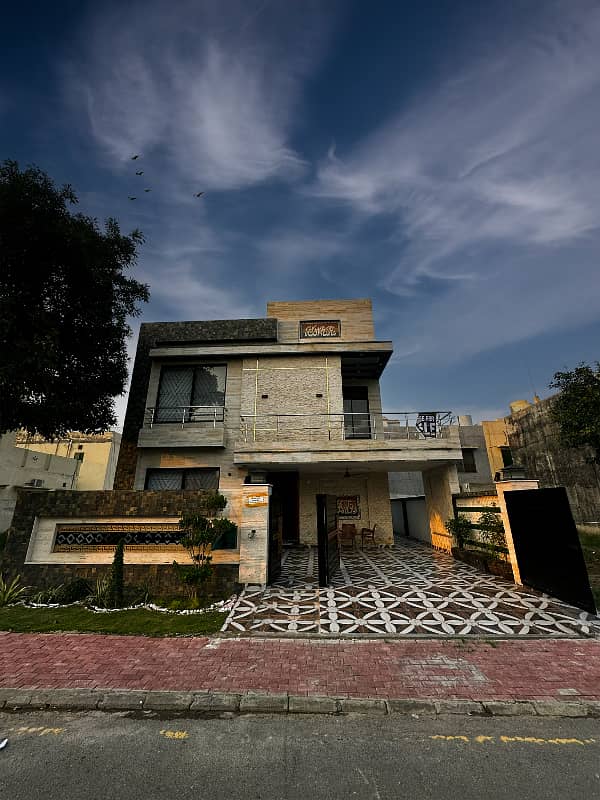 Facing Park 10 Marla Beautiful House for sale in Bahria Town Lahore 1