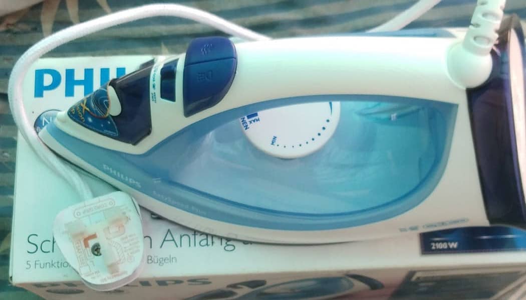 Philips steam iron 2100 Watt 2