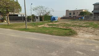 Central Location DHA Phase 6 Block D: Spacious 1-Kanal Plot Backing Onto 120 Feet Road