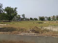 7 MARLA CORNER PLOT HOT LOCATION SPECIALLY FOR END USER DIRECT APPROACH FROM CANAL ROAD