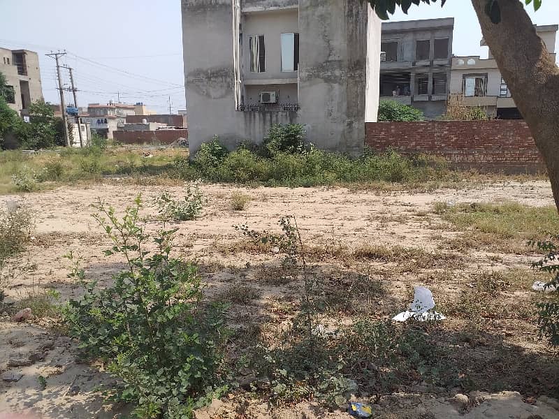 7 MARLA CORNER PLOT HOT LOCATION SPECIALLY FOR END USER DIRECT APPROACH FROM CANAL ROAD 8