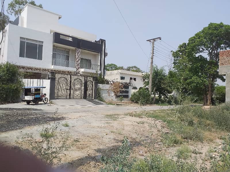 7 MARLA CORNER PLOT HOT LOCATION SPECIALLY FOR END USER DIRECT APPROACH FROM CANAL ROAD 10