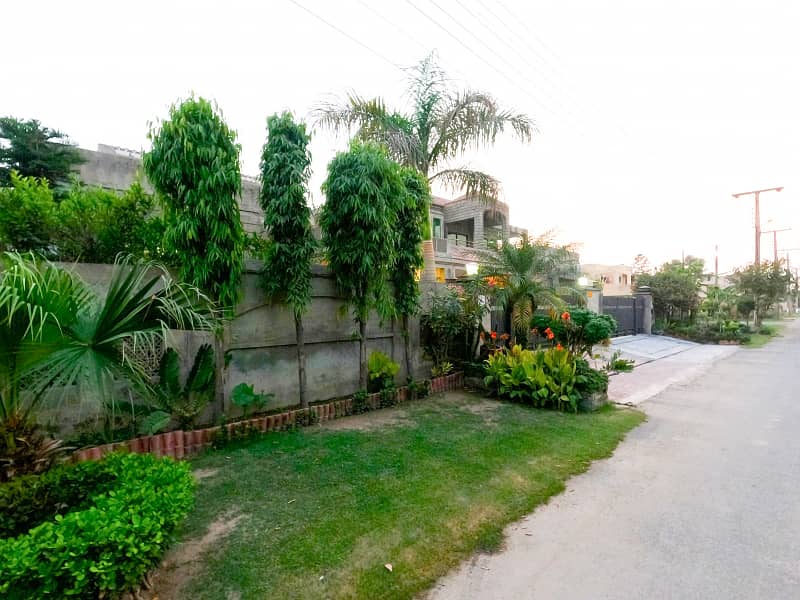 22 Marla Single Storey House Is Available For Sale In Izmir Town Lahore 2