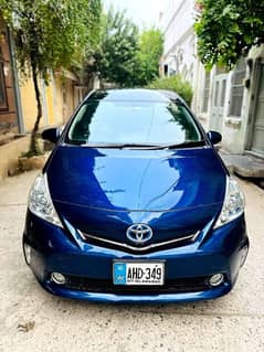 Toyota Prius Alpha 2014