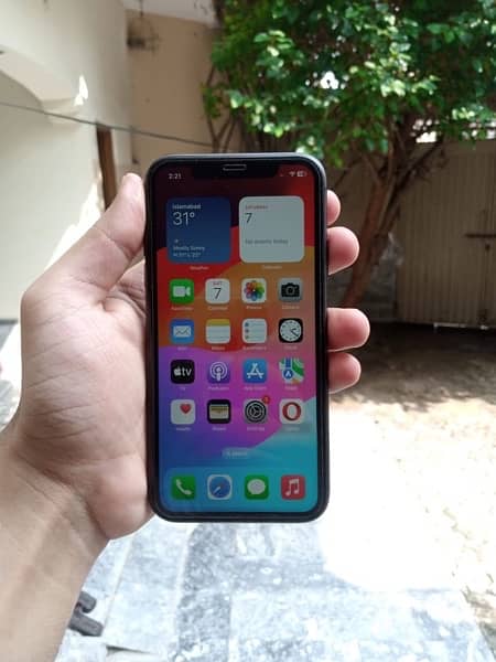 IPHONE1164GB NoN PTA factory unlock 4