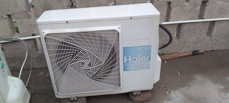 urgent sale haier DC inverter 1.5 ton 4