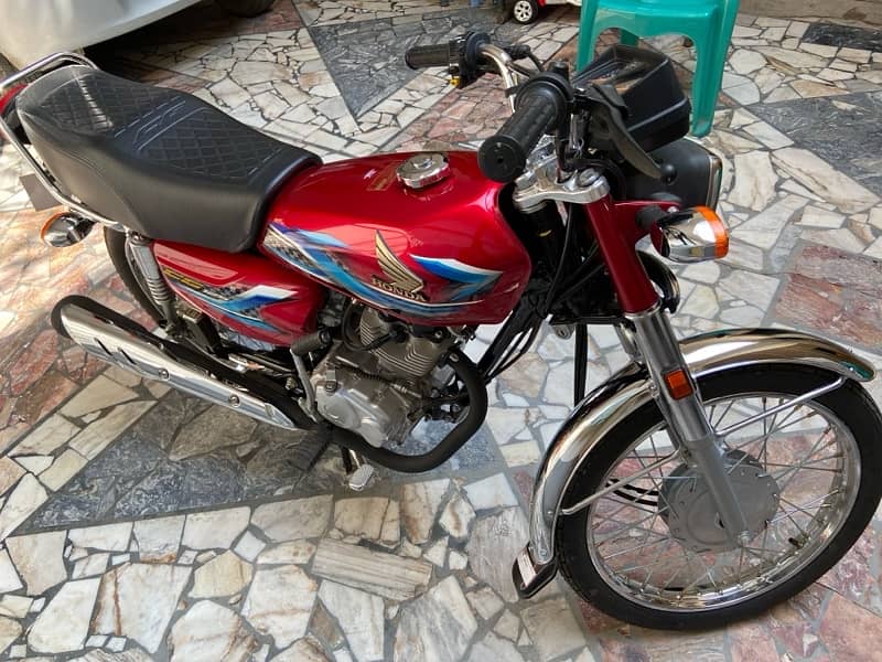 Honda 125 Red 2024 9