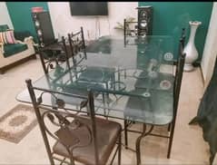 6 seater dinning table with heavy sheesha in very reasonable price