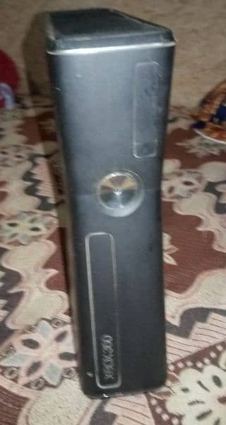 Xbox 360 slim with 1 wireless controller,2 wired controller 4