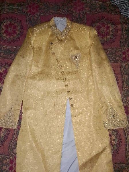 sherwani aur waistcoat hain 1 time used. 4