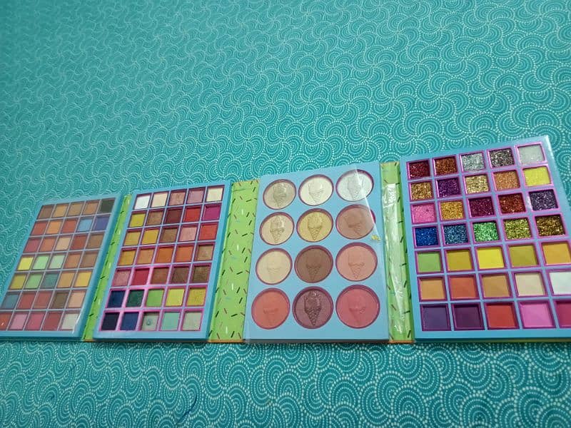 100 in 1 Eye Shadow+blush+highlighter book 3