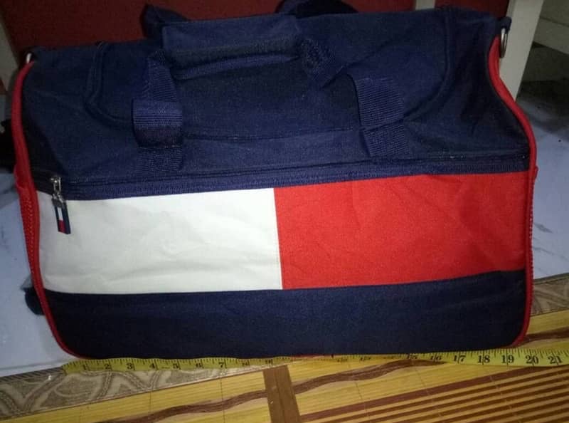 Tommy Hilfiger Traveller Bag New condition 10 by 10 0