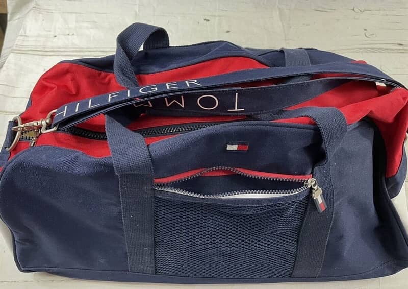 Tommy Hilfiger Traveller Bag New condition 10 by 10 1