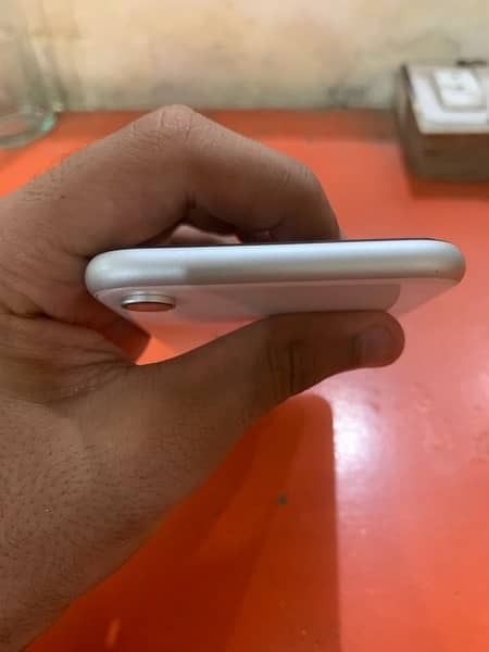 iPhone XR , nốnpta JV 4