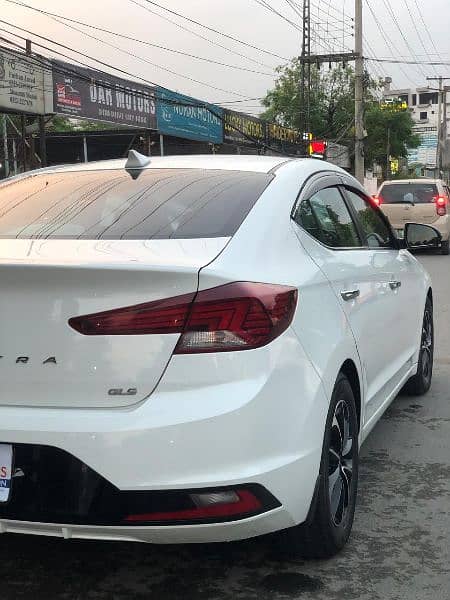 Hyundai Elantra 2022 4