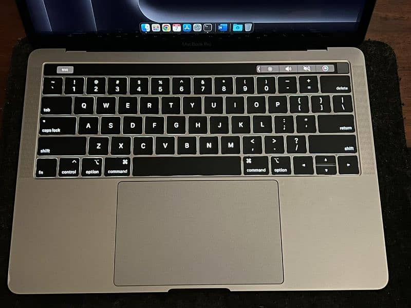 Macbook Pro 2019 8-128, 13 inches 3