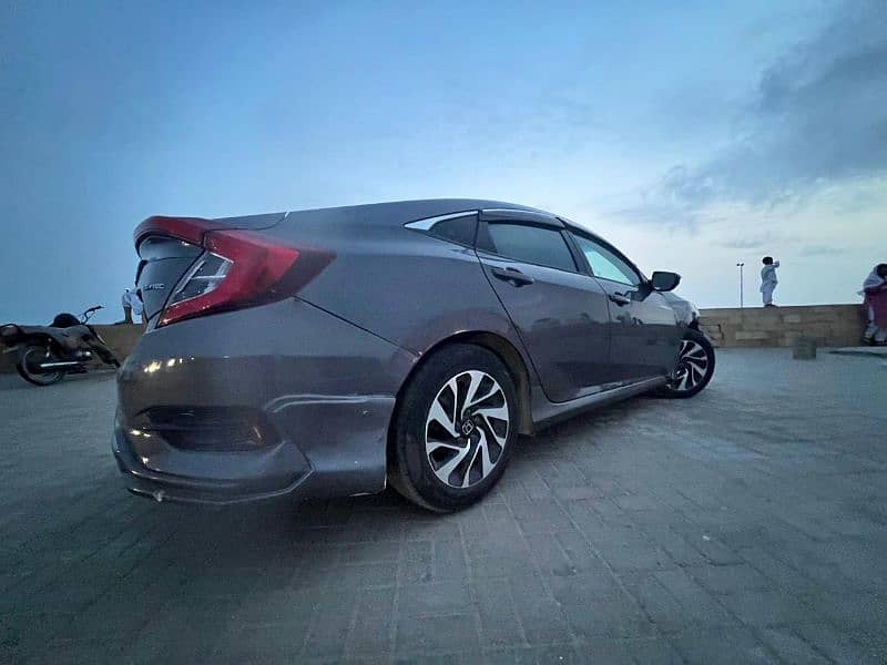 Honda Civic Hardtop 2017 13