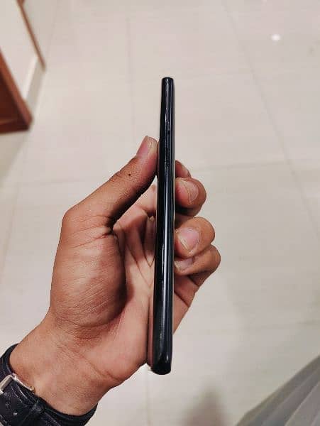 One Plus 8 Pro 5G 12/256 Black colour ( panel break ) 4