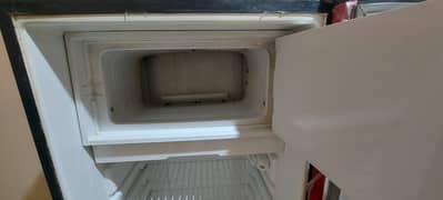 Dawlance small fridge for Sale ( For Bachelors / small family)