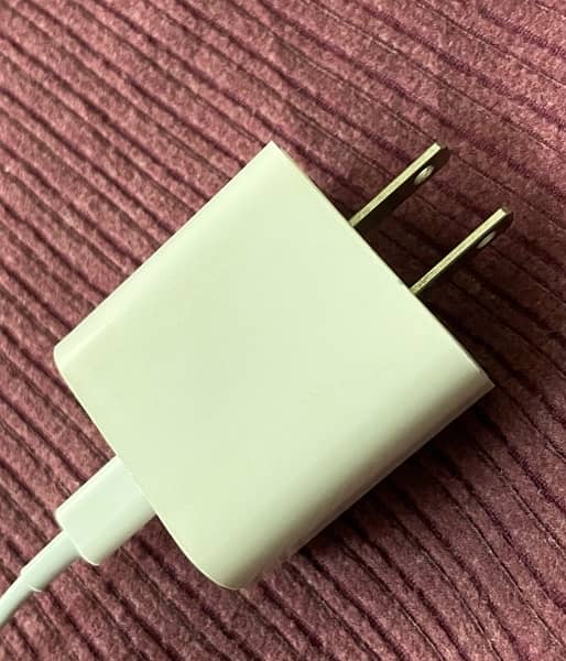 Apple charger (adopter + cable) 2