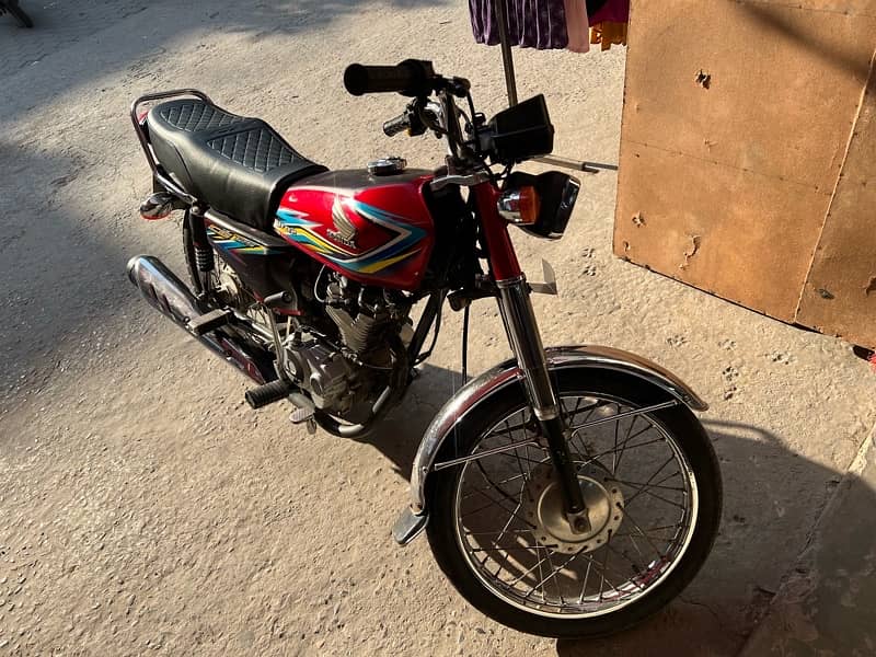 Honda 125 2018 model golden number 7