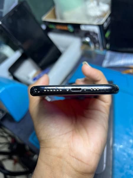 Iphone 11pro 256 gb double sim pta approved 4