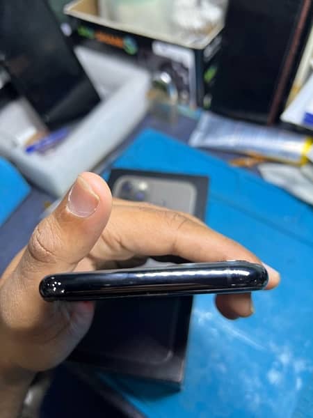 Iphone 11pro 256 gb double sim pta approved 5