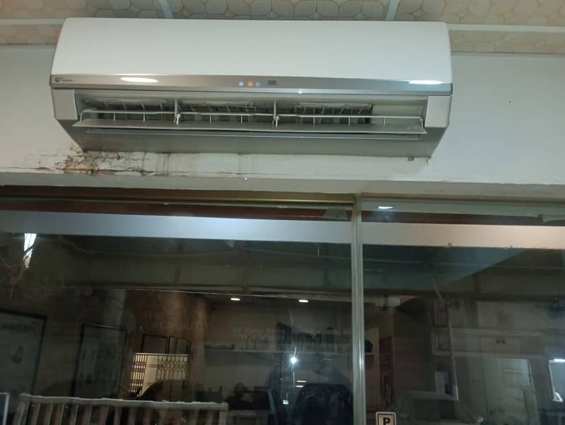 Gree 2 ton Split AC. WhatsApp: -333-3579551 2