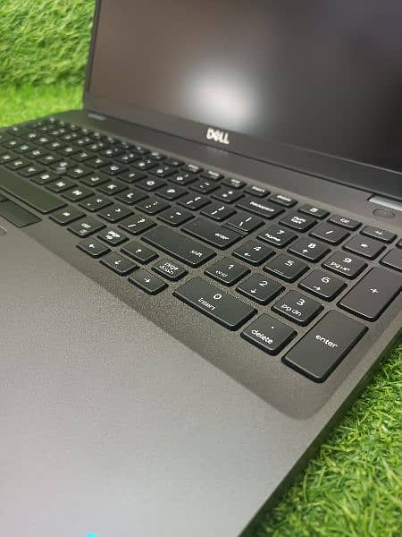 Dell precision 3540  ( i5 8th gen ) 4