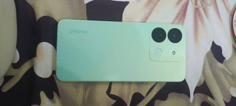 Infinix Smart 7  64/4 with box and original charger 0