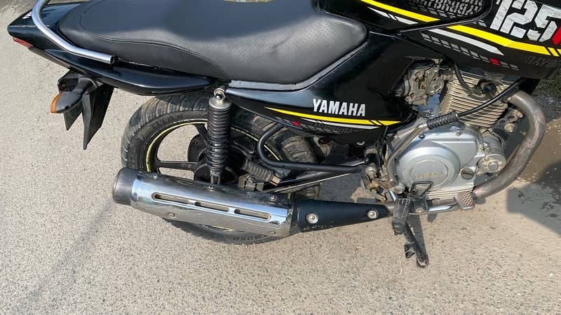 YAMAHA YBR 125G 5