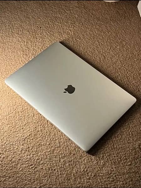 MacBook Pro 2017 512gb 15inch 0