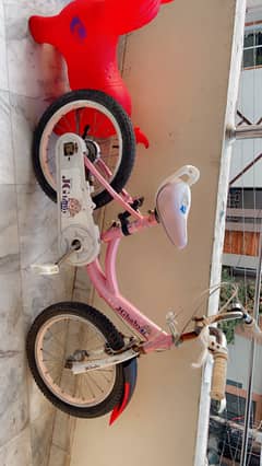 girls cycle