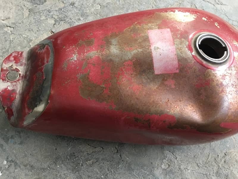 CD 70 fuel tank only without cap 2