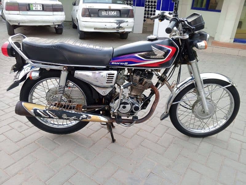 Honda 125 one hand use 3