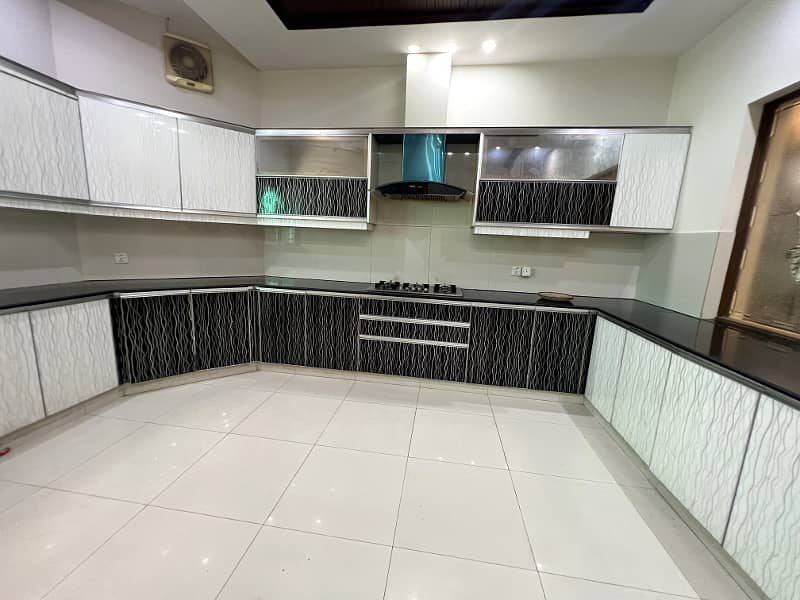 "Modern Living: 5 Bed Corner House For Rent In 20 Marla DHA Phase 6 Block H" 4